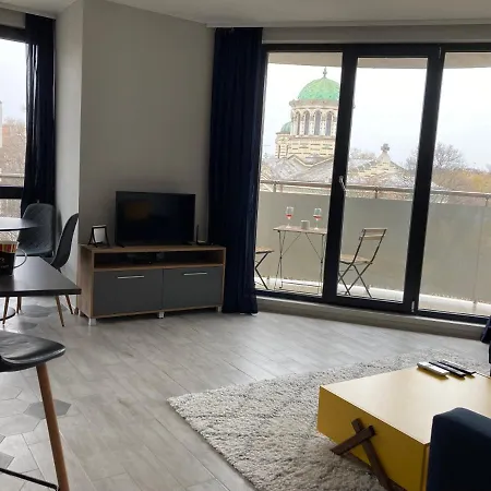 Opalchenska / Pirotska Apartment