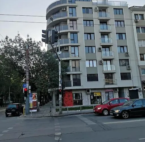 Apartment Opalchenska / Pirotska *