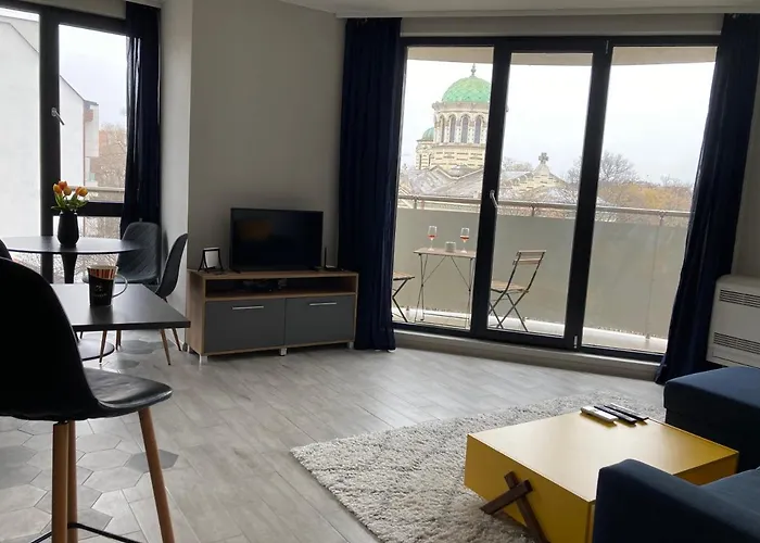 Opalchenska / Pirotska דירה